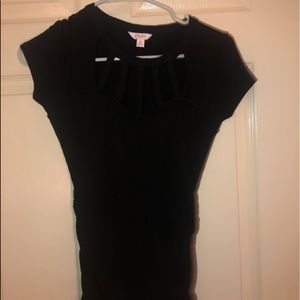 black t shirt